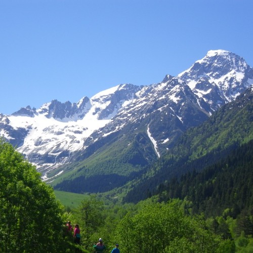 Треккинг-тур в Архыз с комфортом: прогулки в горах налегке с проживанием в гостевом доме