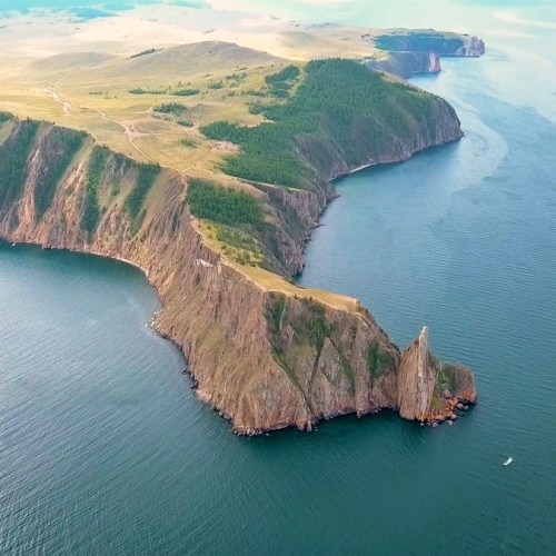 Мысы, бухты, предгорье и Ольхон: путешествие по живописным окрестностям Байкала