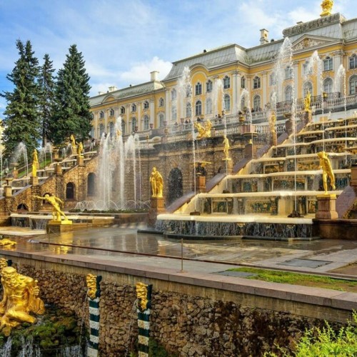 В Кронштадт и Петергоф — на мотоциклах