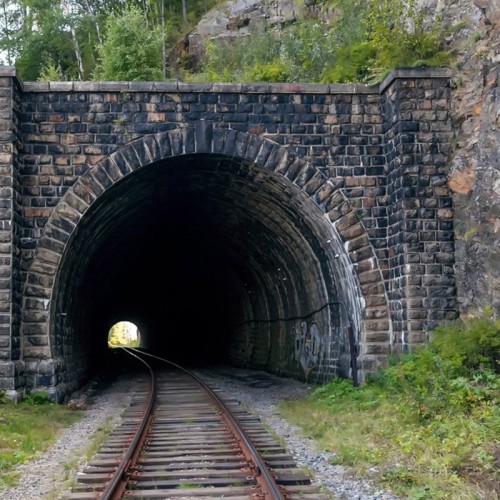 На катере — вдоль Кругобайкальской железной дороги