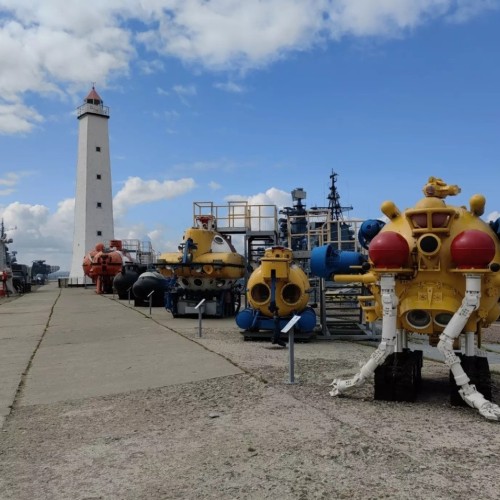 В морской пригород Петербурга — Кронштадт