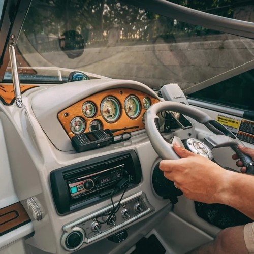 Петербург с воды и разводные мосты: на катере Mustang с капитаном