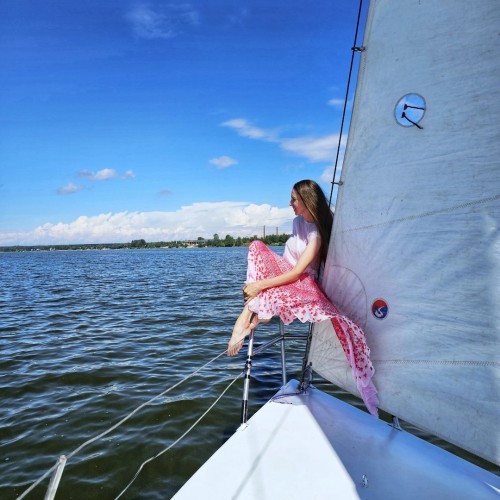 Выходные под парусами на Рыбинском море с проживанием в палатке: всё включено