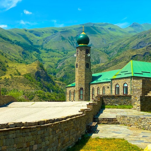 Впечатляющая Чечня в мини-группе: горы, озёра, современные мечети и средневековые башни