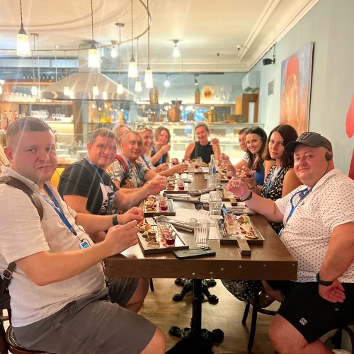 По скрытым и уникальным барам Петербурга (18+)