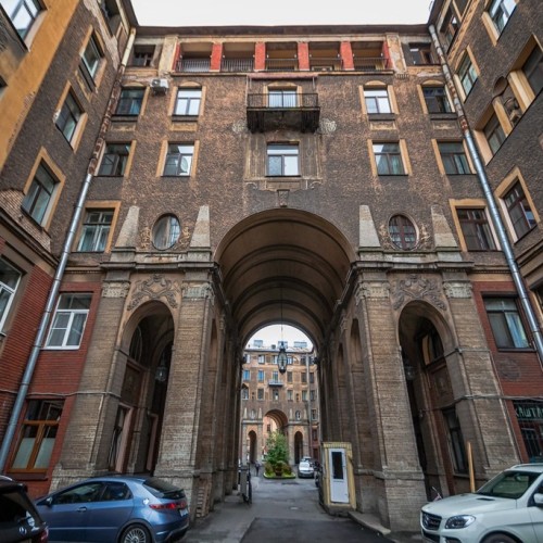 Толстовский дом снаружи и внутри