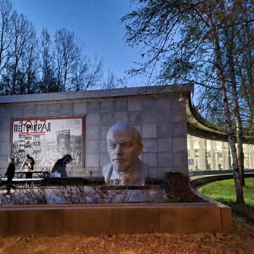 Едем с таксой по ленинским местам Петербурга