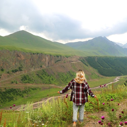 Треккинг-тур в Архыз с комфортом: прогулки в горах налегке с проживанием в гостевом доме