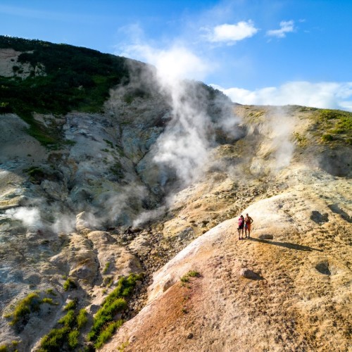 В мини-группе по Камчатке: вулканы, Тихий океан и дикие термальные источники