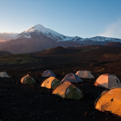 Большое путешествие по Камчатке: вулканы, глэмпинг в Мёртвом лесу и круиз в бухту Русская