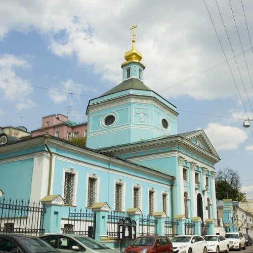 Гостиная горка на берегу Яузы