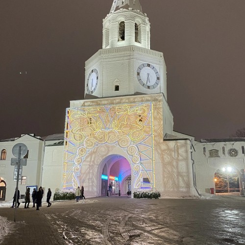 Древний кремль в праздничные дни и не только