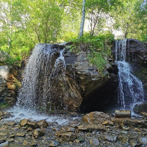 Автотур по весеннему Алтаю: фиолетовые горы и места силы