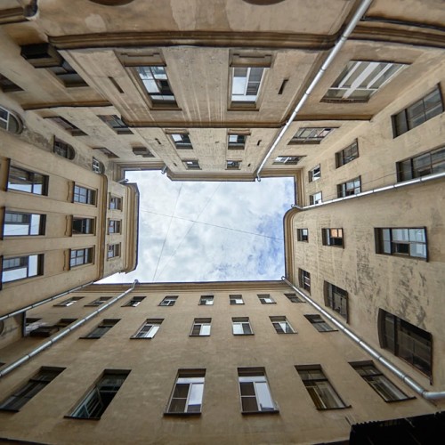 За угол от Невского проспекта: экскурсия по проходным дворам