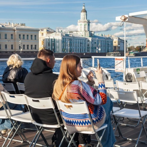 Прогулка на теплоходе с аудиогидом — от набережной Макарова до Финского залива