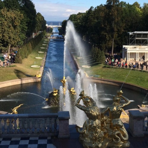 Однодневная групповая экскурсия по Петербургу и Петергофу на автобусе