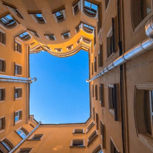 Питерская атмосфера: дворы, парадные, коммуналки и виды