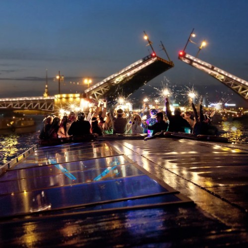 Клубный рейс на теплоходе «Пурга» (ср/чт/вск) — в Петербурге