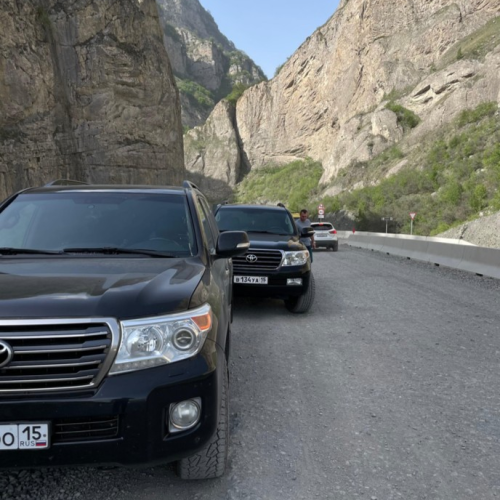 Девичник в Осетии: джип-трип в горах с уроками стрельбы и рисования