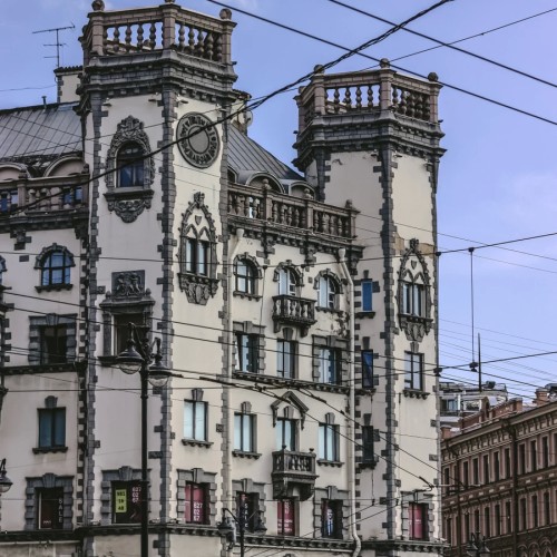 С гидом-проводником — по дворам и парадным Петроградской стороны