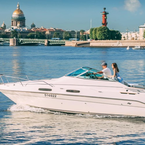 Водные линии Северной столицы: путешествие на катере