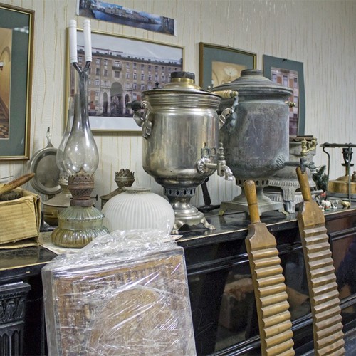 Толстовский дом снаружи и внутри