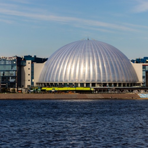 Прогулка на открытом катере — от центра Петербурга до новых кварталов у воды