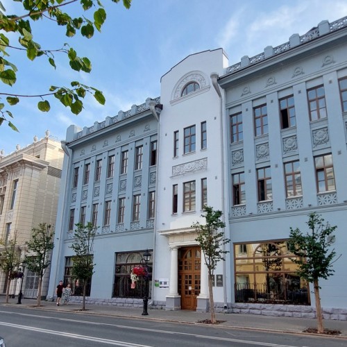 Красивые истории Кремлёвской улицы