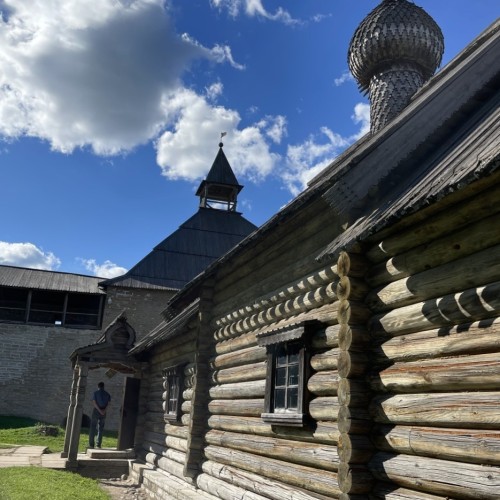 Вдаль от мирской суеты: индивидуальное путешествие-паломничество по монастырям Ленобласти