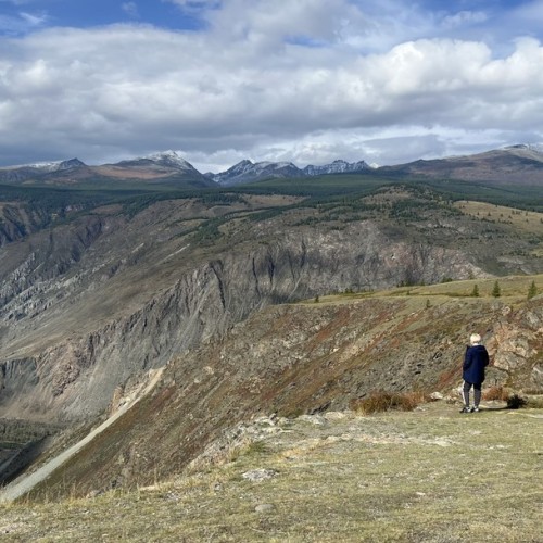 Я шагаю по Алтаю: лёгкий треккинг в горах, главные места и погружение в культуру