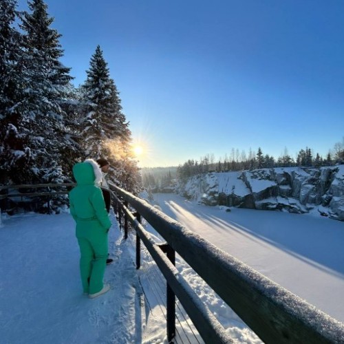 Карелия в белом наряде: зимняя сказка в Петрозаводске, Приладожье и парке «Рускеала»