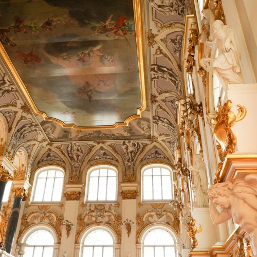 Эрмитаж с гидом — в мини-группе (билеты включены)