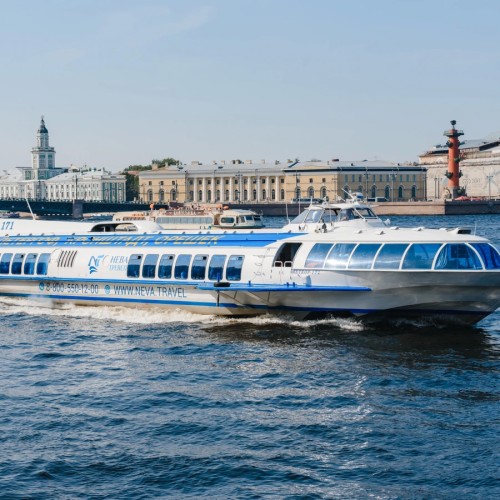 Мегатур 2 в 1: в Кронштадт и Петергоф по воде на скоростных судах