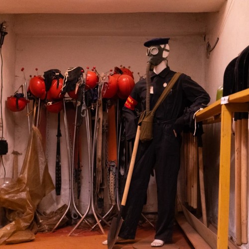 Спуск в подземное противоядерное убежище Петербурга