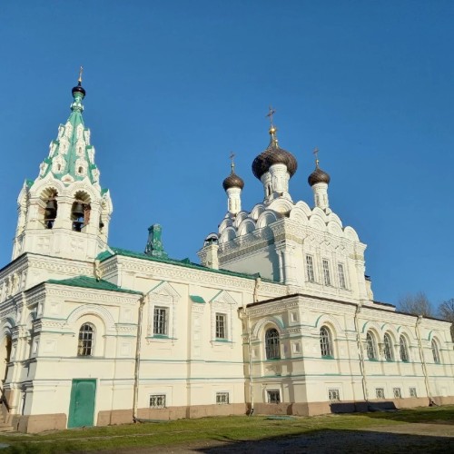 Экскурсия из Петербурга в Ивангород: крепость, нарвская рыба и маяк