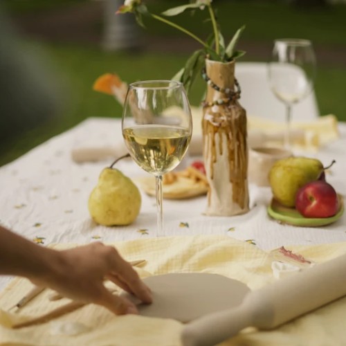 Мастер-класс по лепке из глины в Лопухинском саду Петербурга