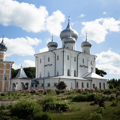 Старинные монастыри под Великим Новгородом (на вашем авто)