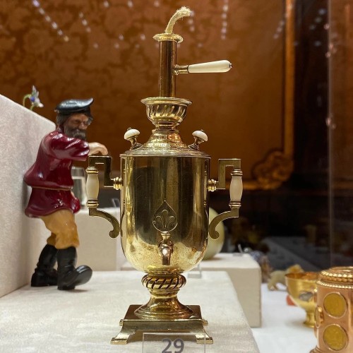 Фаберже: ювелир королей и король ювелиров