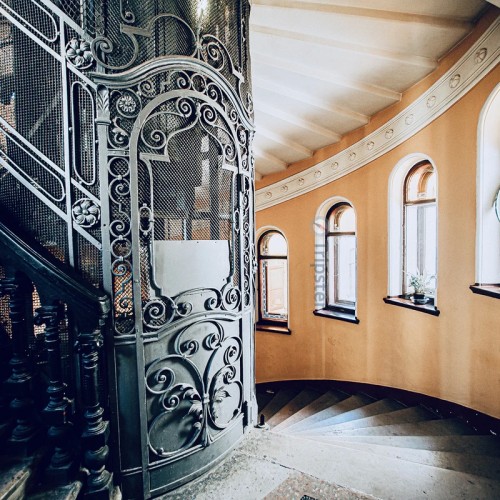 Приватный Петербург за закрытыми дверями: парадные лестницы и дворы-колодцы