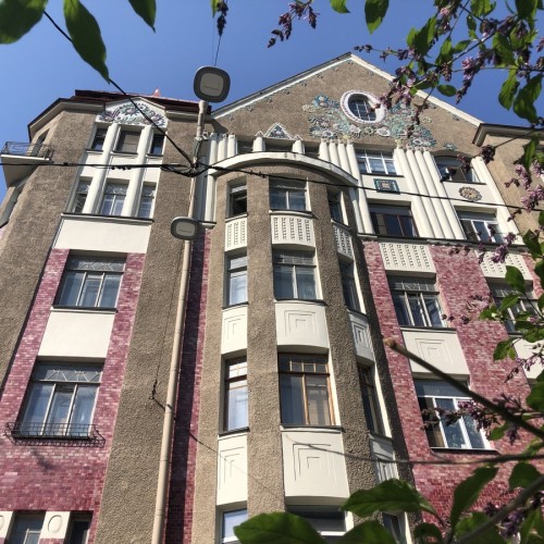 Семенцы: путь от казарм до фабрики звёзд старого Петербурга