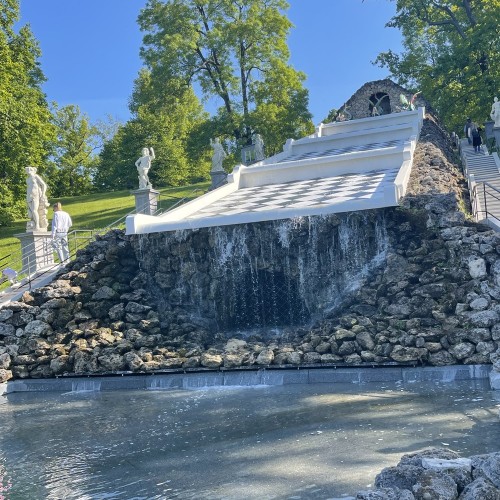 К фонтанам Петергофа — на комфортабельном автомобиле с личным гидом