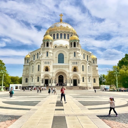 Автобусная экскурсия из Петербурга «Кронштадт — Петергоф»