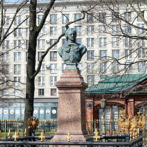 Вперед в прошлое: семейная прогулка-квест по Петроградской стороне