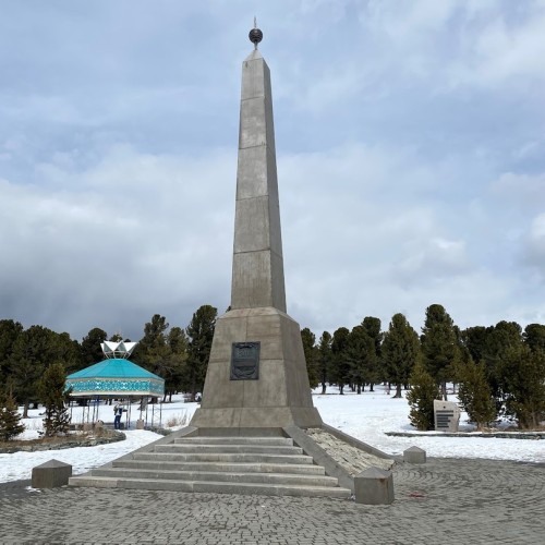 Зимний Алтай: снежные горы, незамерзающие озёра и тысяча лебедей