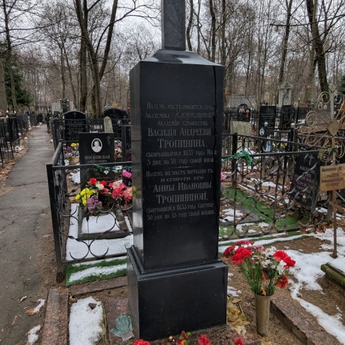 Кумиры, герои и святые старинного Ваганьковского кладбища в Москве
