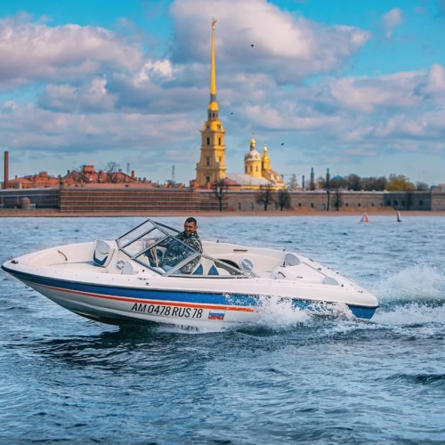 Развод мостов — на катере