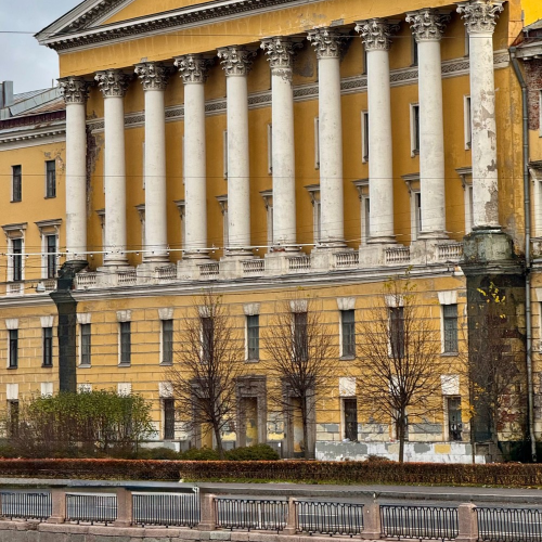 Чаепитие по-достоевски в коммунальной квартире Петербурга