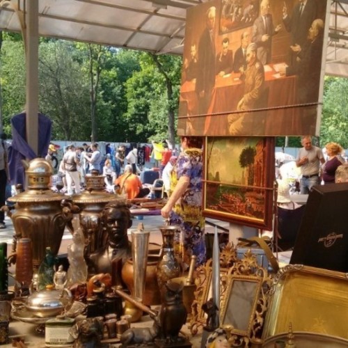 Удельная и барахолка, или Когда спальный район таит шедевры