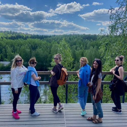 Выдыхай: перезагрузка с йога-практиками и арт-терапией в идиллических пейзажах Карелии