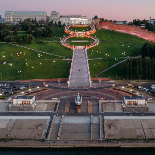 От самой большой восьмёрки Нижнего Новгорода — Чкаловской лестницы — до Театральной
